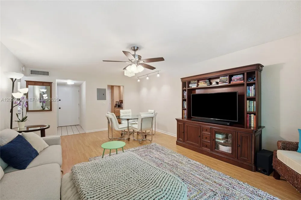 1205 Mariposa Ave #403 Coral Gables, FL 33146