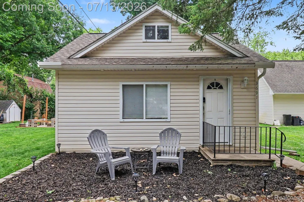 3691 Woodview Avenue West Bloomfield Charter Township, MI 48324