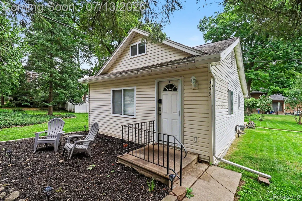 3691 Woodview Avenue West Bloomfield Charter Township, MI 48324