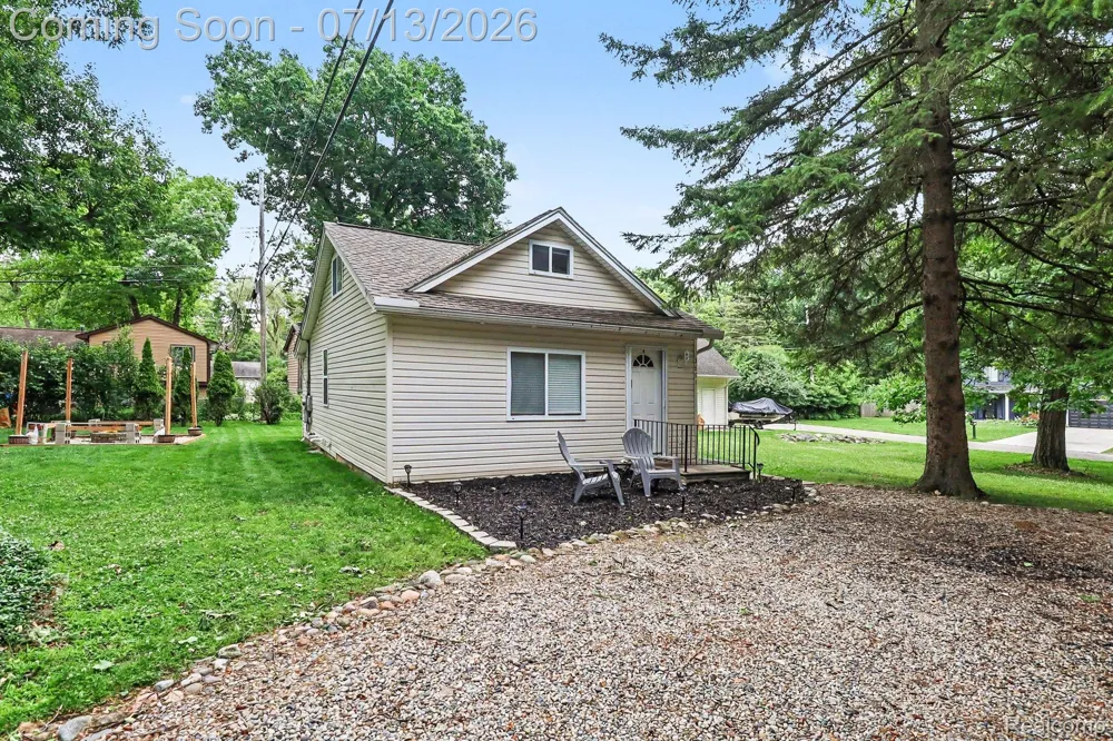 3691 Woodview Avenue West Bloomfield Charter Township, MI 48324