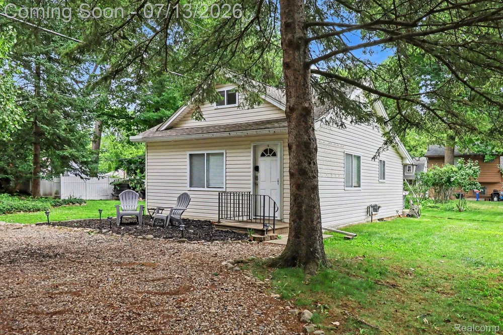 3691 Woodview Avenue West Bloomfield Charter Township, MI 48324