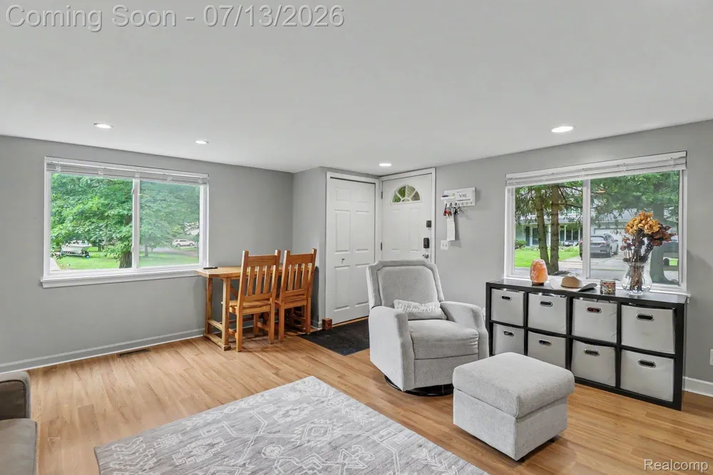3691 Woodview Avenue West Bloomfield Charter Township, MI 48324