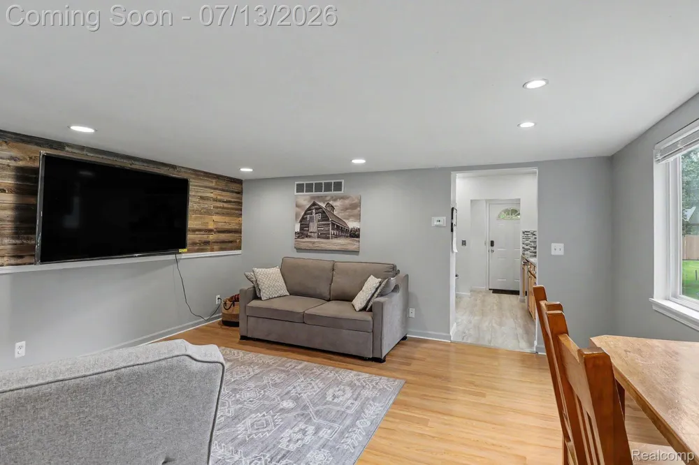 3691 Woodview Avenue West Bloomfield Charter Township, MI 48324