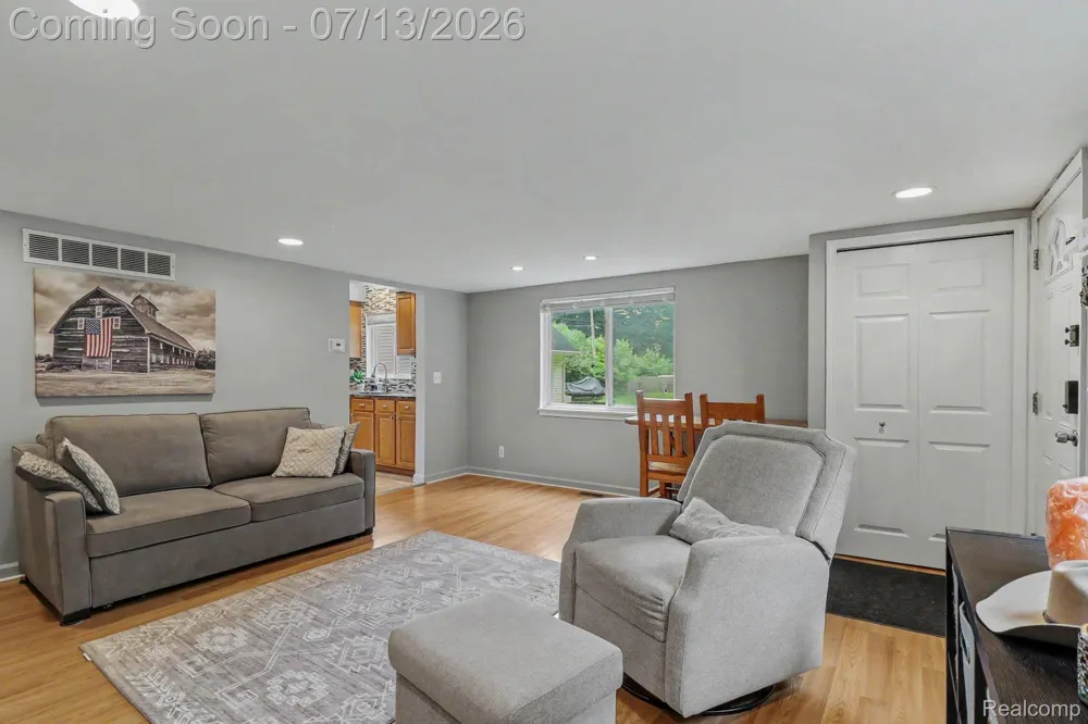 3691 Woodview Avenue West Bloomfield Charter Township, MI 48324