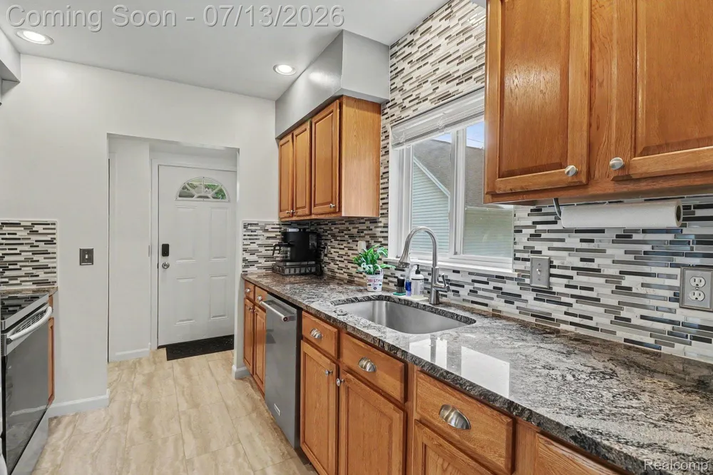 3691 Woodview Avenue West Bloomfield Charter Township, MI 48324