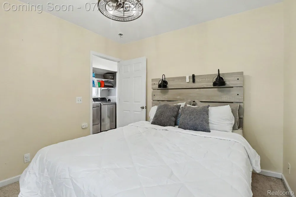 3691 Woodview Avenue West Bloomfield Charter Township, MI 48324