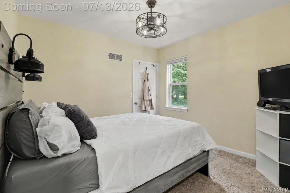 3691 Woodview Avenue West Bloomfield Charter Township, MI 48324