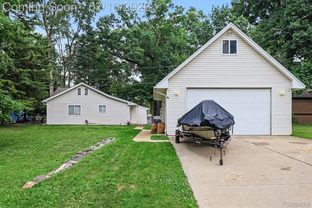 3691 Woodview Avenue West Bloomfield Charter Township, MI 48324
