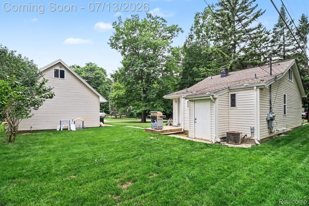 3691 Woodview Avenue West Bloomfield Charter Township, MI 48324