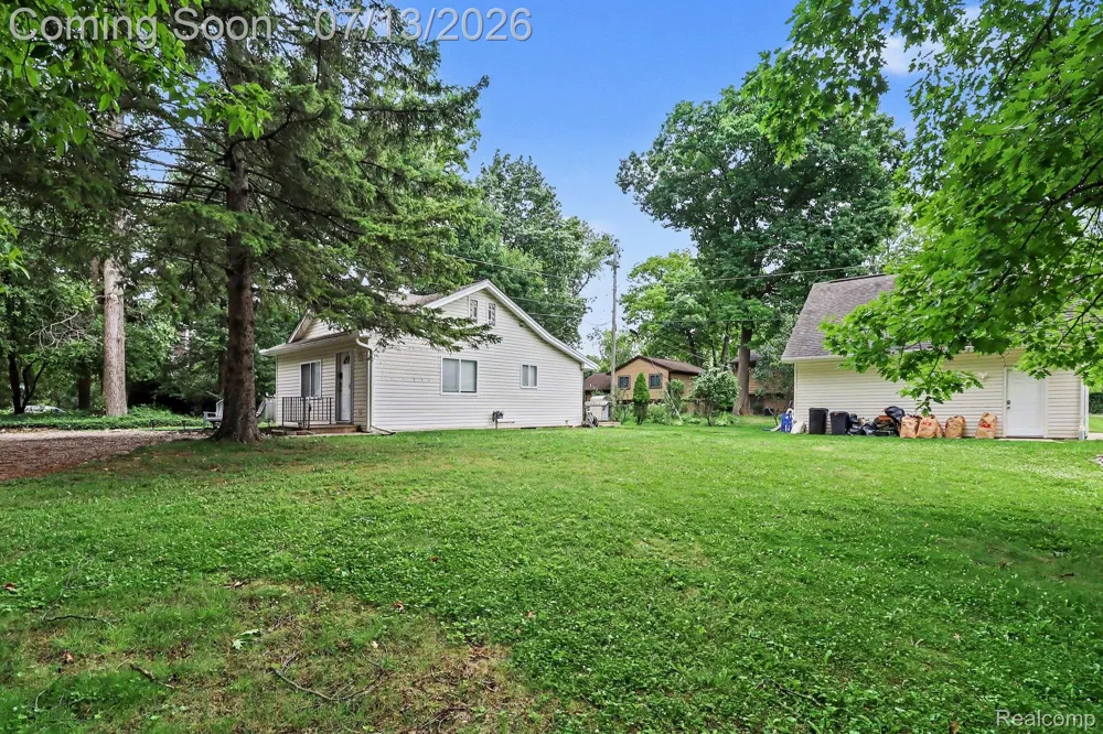 3691 Woodview Avenue West Bloomfield Charter Township, MI 48324