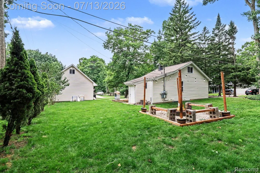 3691 Woodview Avenue West Bloomfield Charter Township, MI 48324