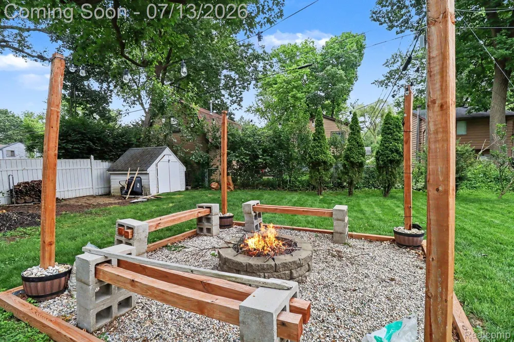 3691 Woodview Avenue West Bloomfield Charter Township, MI 48324