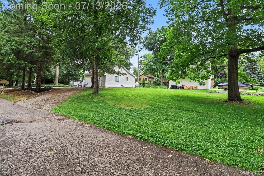 3691 Woodview Avenue West Bloomfield Charter Township, MI 48324