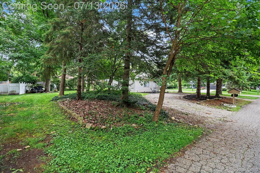 3691 Woodview Avenue West Bloomfield Charter Township, MI 48324