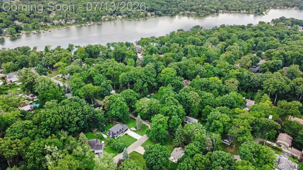 3691 Woodview Avenue West Bloomfield Charter Township, MI 48324