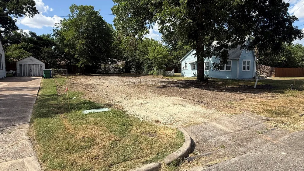 1312 Wallace Street Taylor, TX 76574