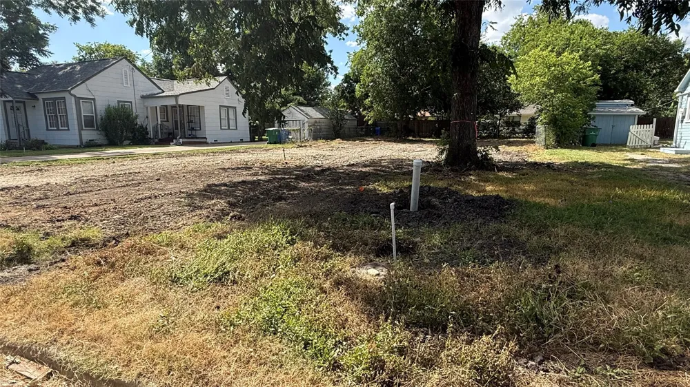 1312 Wallace Street Taylor, TX 76574