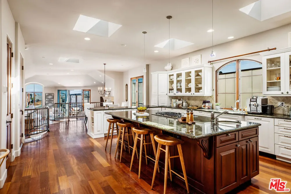 221 3rd Street Manhattan Beach, CA 90266