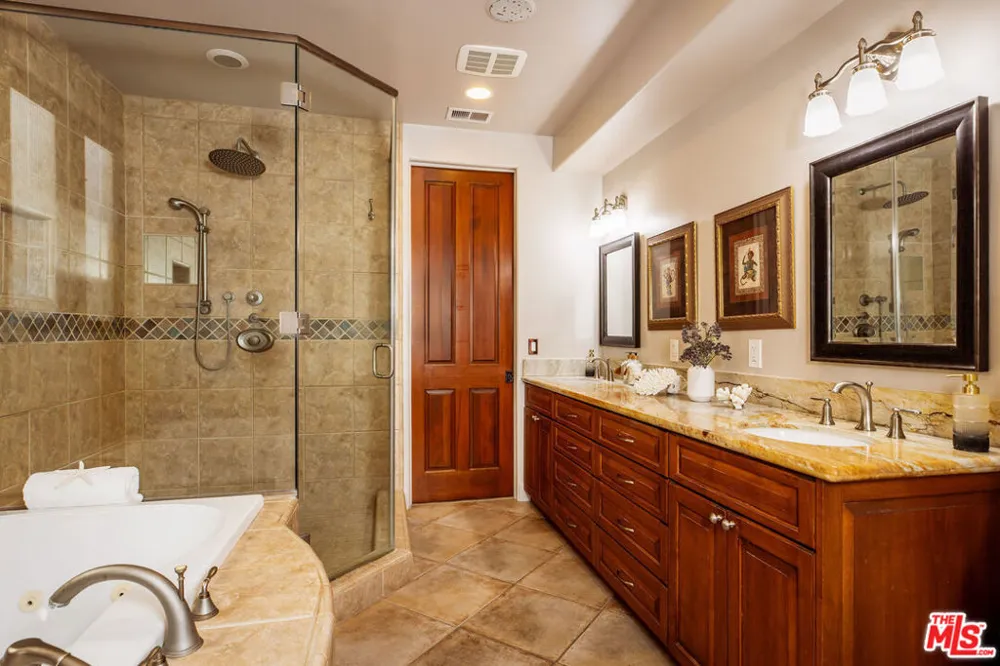 221 3rd Street Manhattan Beach, CA 90266