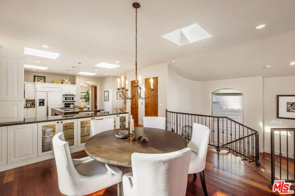 221 3rd Street Manhattan Beach, CA 90266