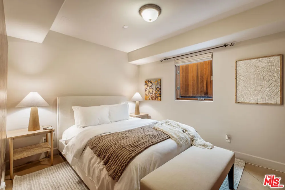 221 3rd Street Manhattan Beach, CA 90266