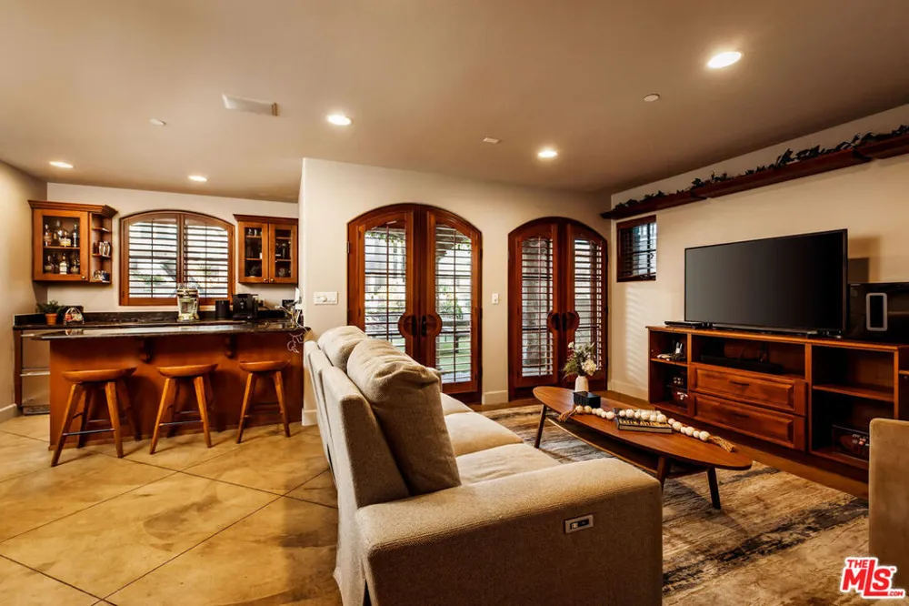 221 3rd Street Manhattan Beach, CA 90266