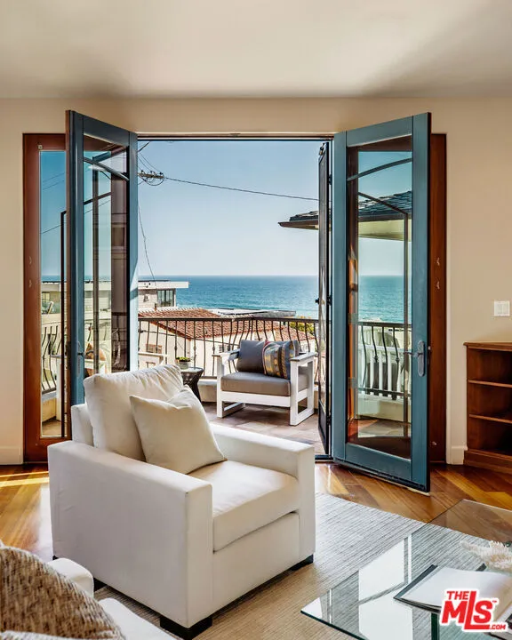 221 3rd Street Manhattan Beach, CA 90266