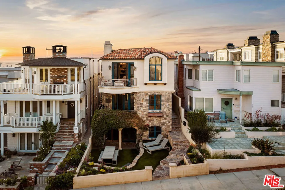221 3rd Street Manhattan Beach, CA 90266