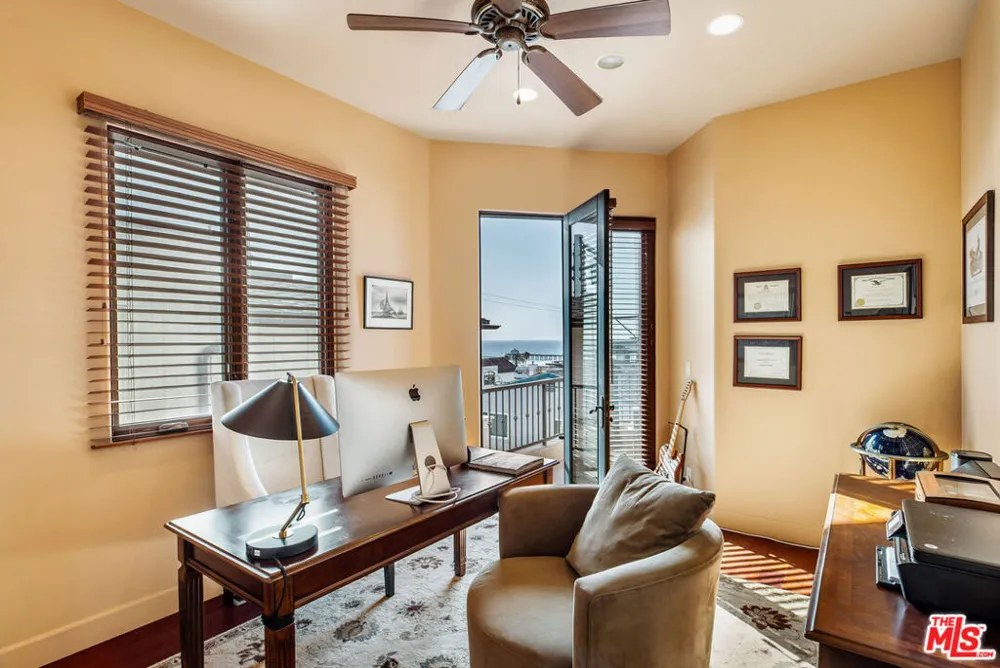 221 3rd Street Manhattan Beach, CA 90266