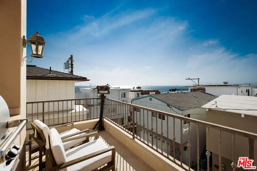 221 3rd Street Manhattan Beach, CA 90266