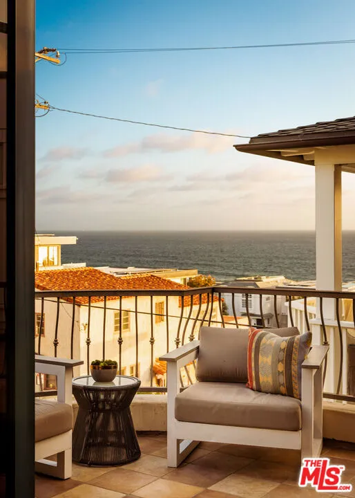 221 3rd Street Manhattan Beach, CA 90266