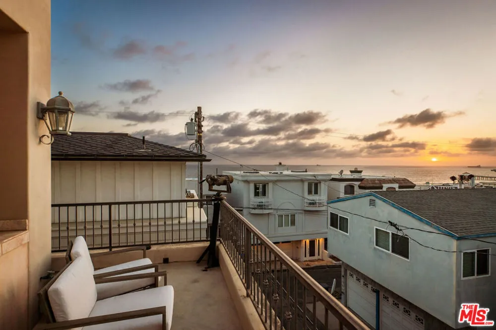221 3rd Street Manhattan Beach, CA 90266