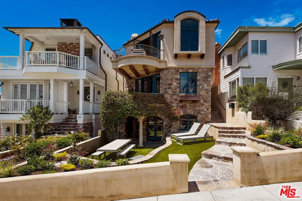 221 3rd Street Manhattan Beach, CA 90266