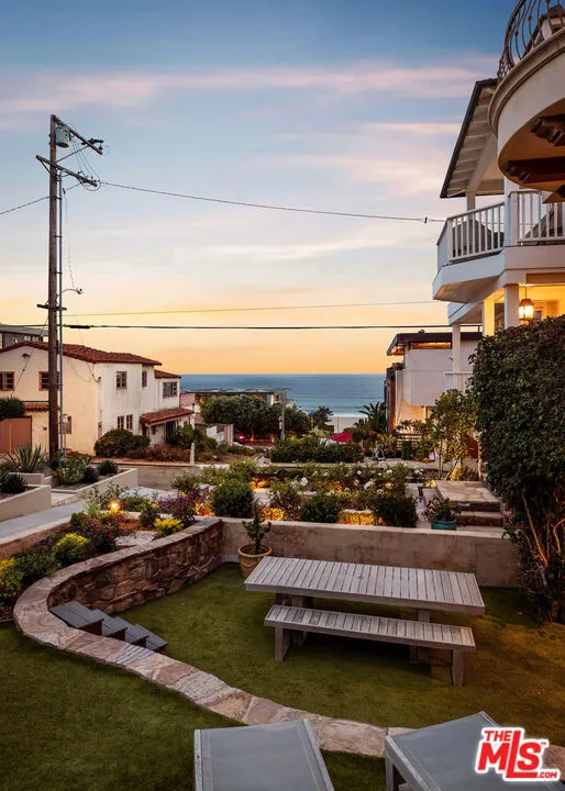 221 3rd Street Manhattan Beach, CA 90266