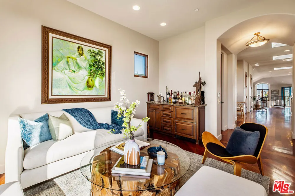 221 3rd Street Manhattan Beach, CA 90266