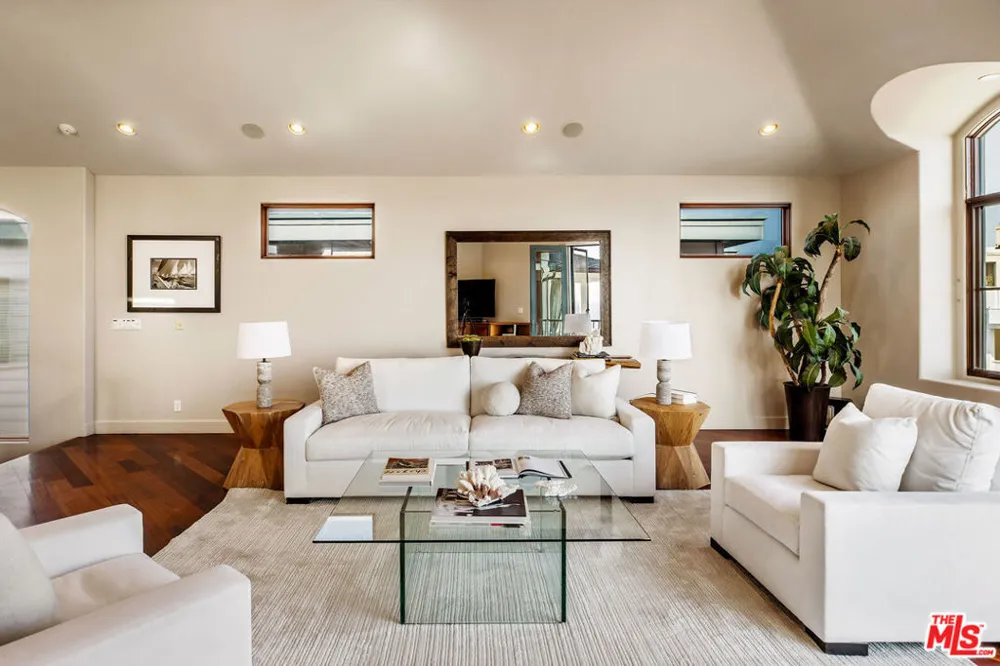 221 3rd Street Manhattan Beach, CA 90266