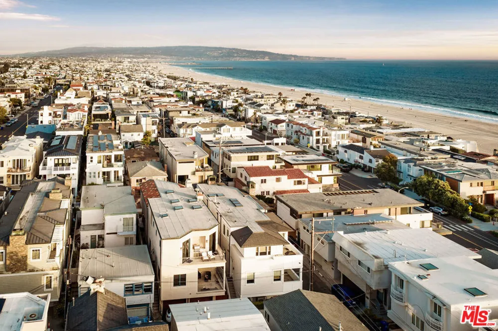 221 3rd Street Manhattan Beach, CA 90266