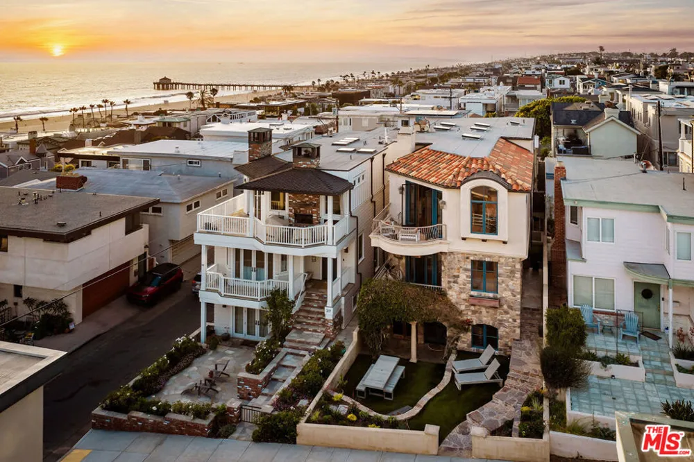 221 3rd Street Manhattan Beach, CA 90266
