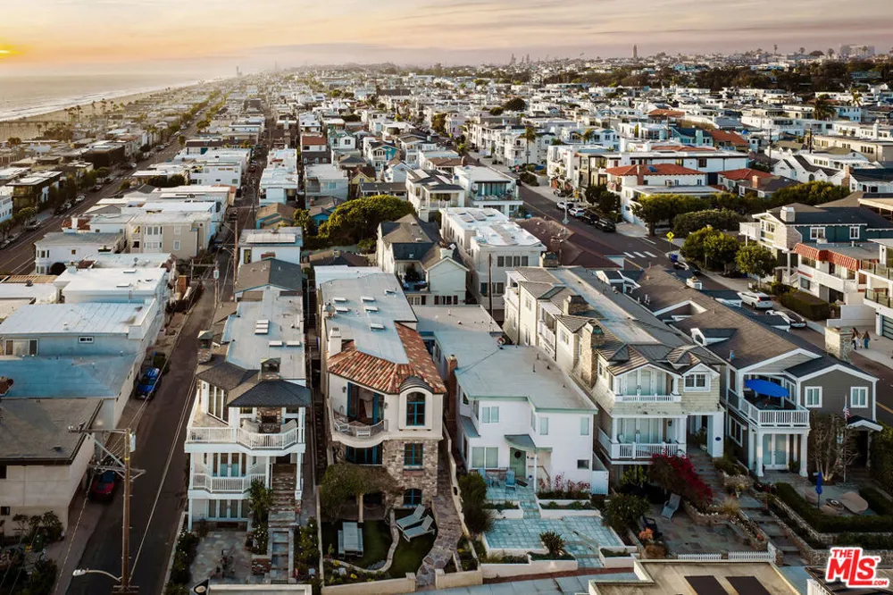 221 3rd Street Manhattan Beach, CA 90266
