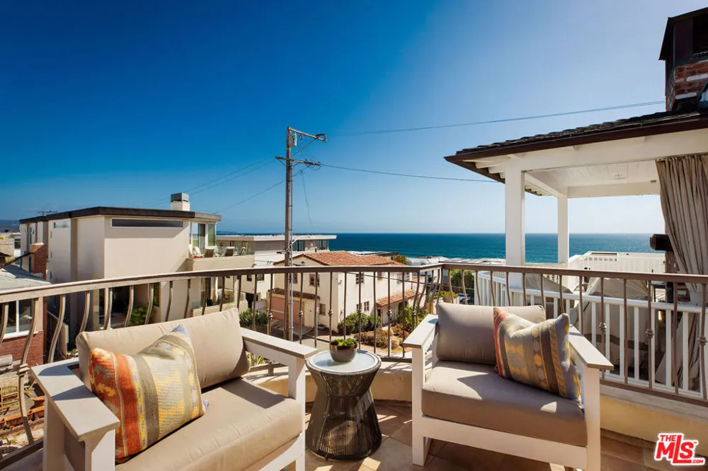 221 3rd Street Manhattan Beach, CA 90266