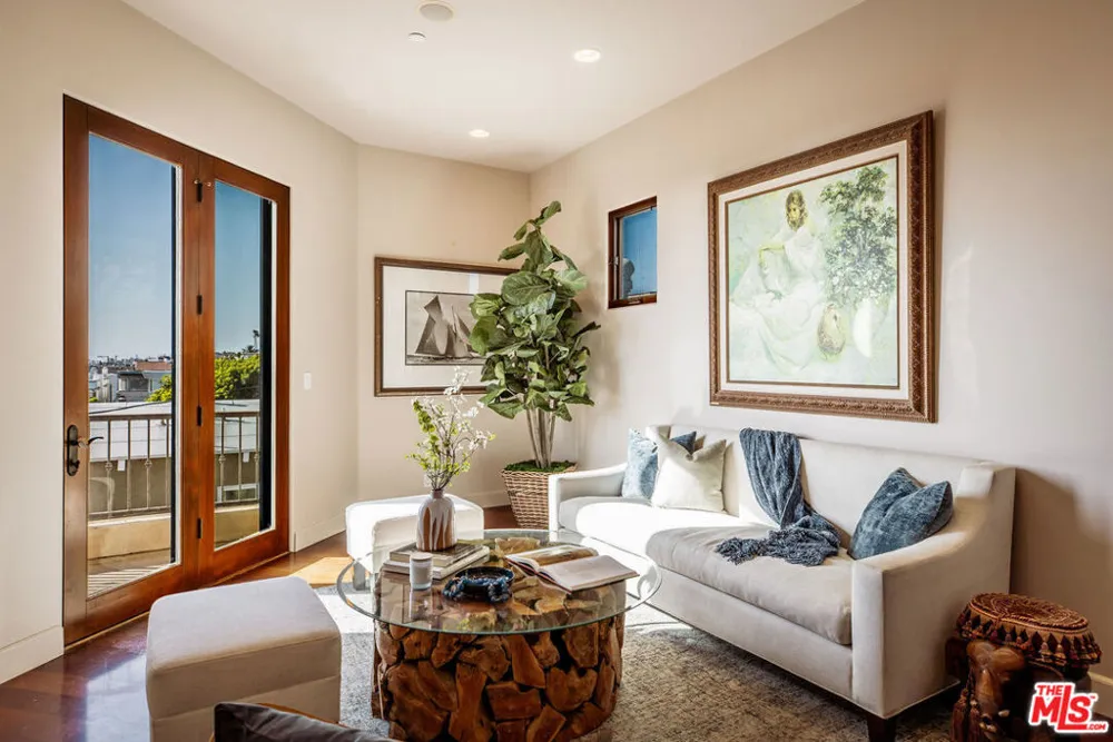 221 3rd Street Manhattan Beach, CA 90266