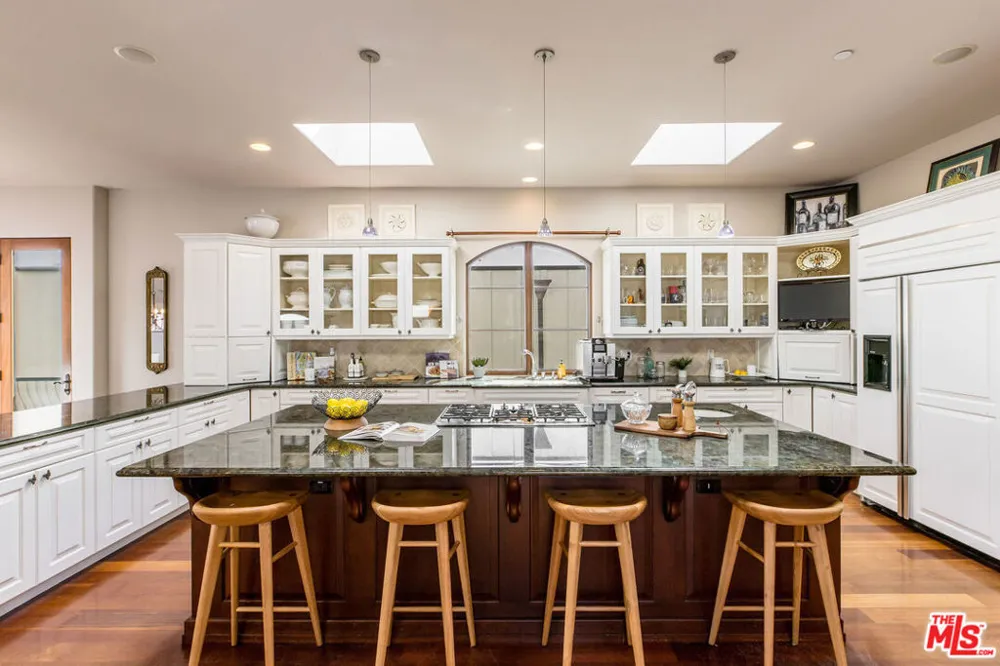 221 3rd Street Manhattan Beach, CA 90266