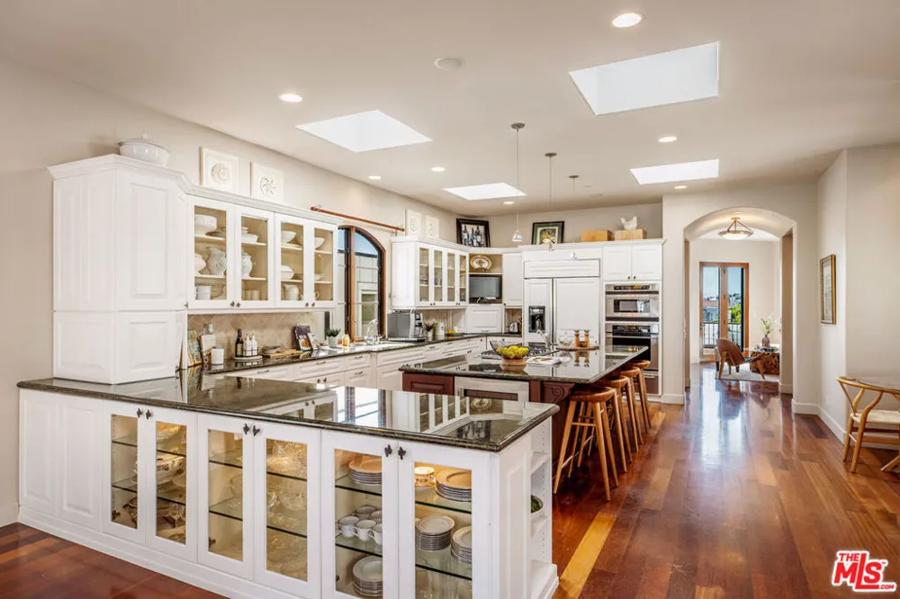 221 3rd Street Manhattan Beach, CA 90266
