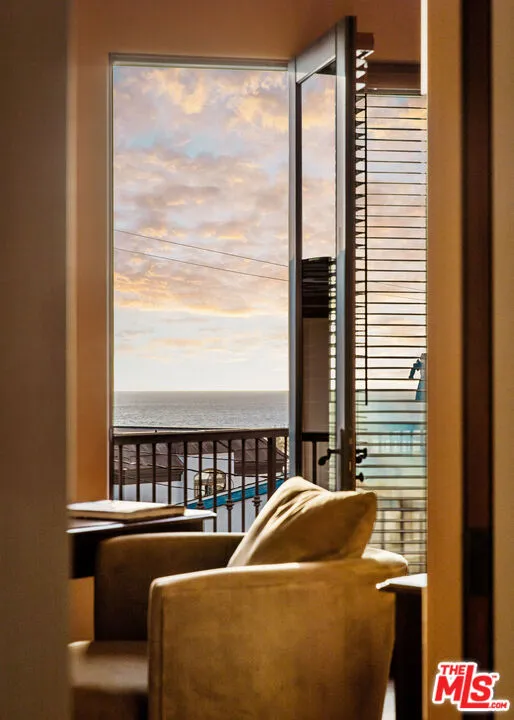 221 3rd Street Manhattan Beach, CA 90266