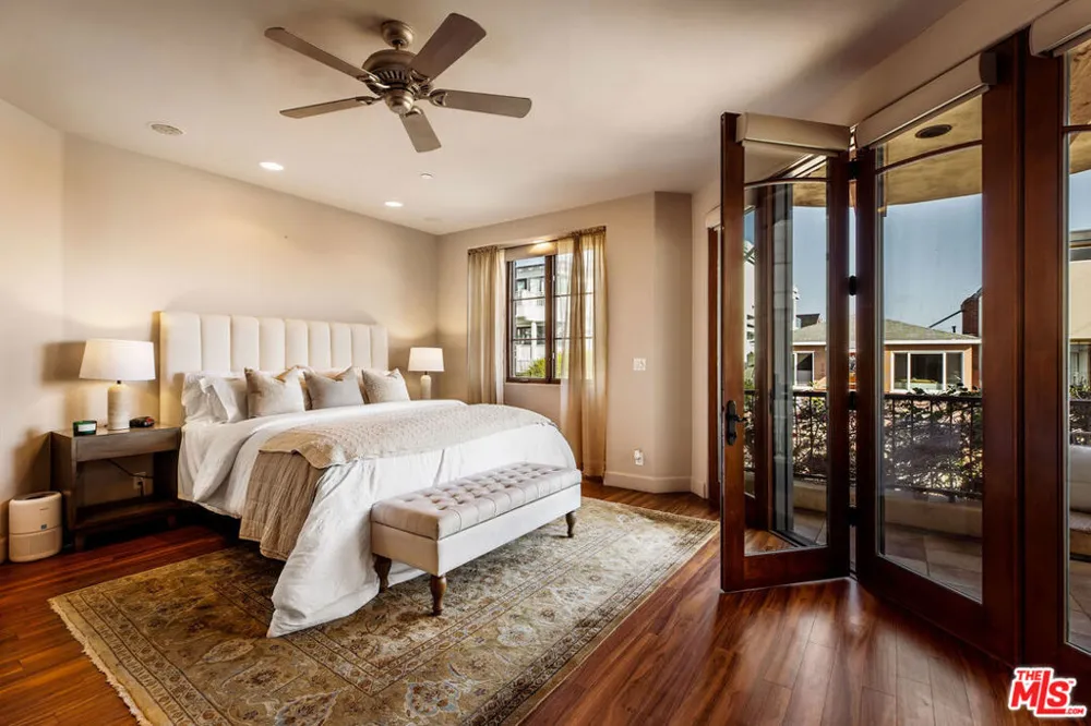 221 3rd Street Manhattan Beach, CA 90266