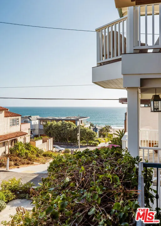 221 3rd Street Manhattan Beach, CA 90266