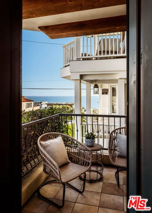 221 3rd Street Manhattan Beach, CA 90266