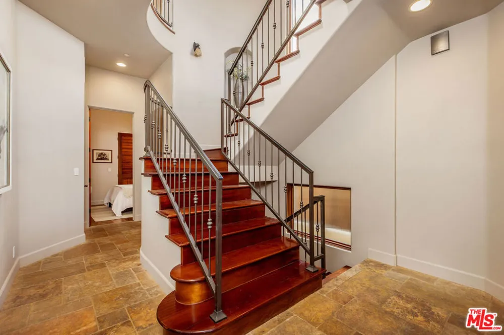 221 3rd Street Manhattan Beach, CA 90266