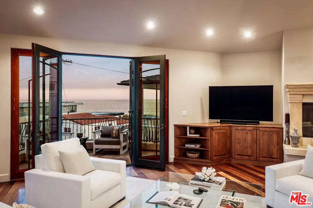 221 3rd Street Manhattan Beach, CA 90266
