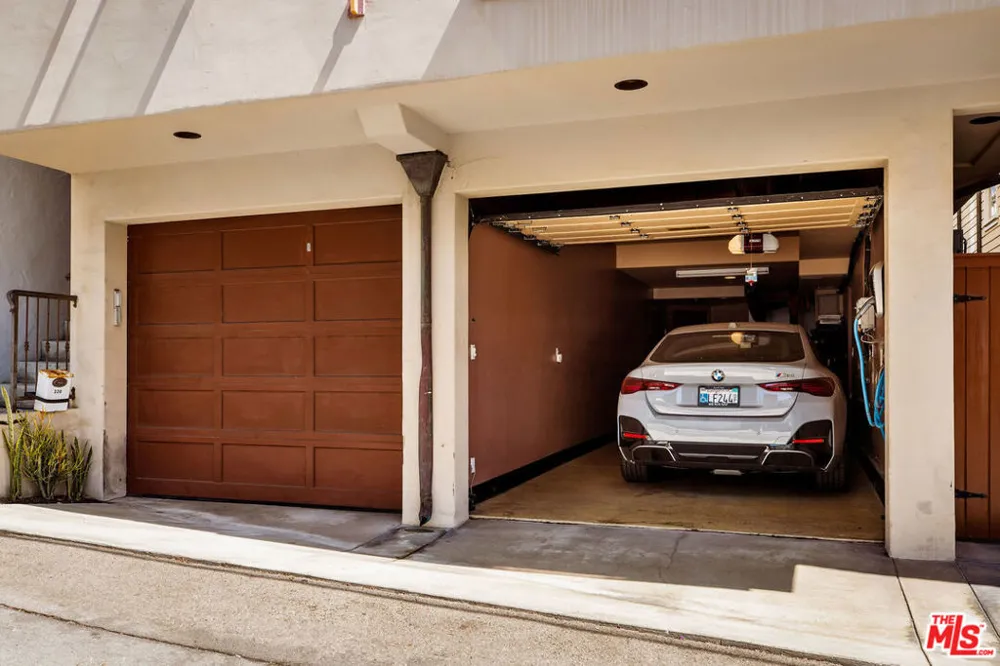 221 3rd Street Manhattan Beach, CA 90266